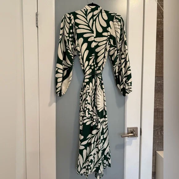 H&M Green and White Leaf Print Long Sleeve Dress Puff-Sleeve - Picture 11 of 12